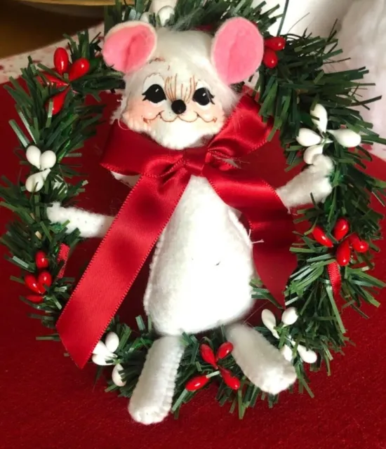 Annalee Christmas Doll ~ EVERGREEN MOUSE - Mouse Standing in Wreath
