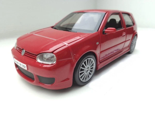 1972 VW Volkswagen 412 LE Saloon - Red - AutoCult 1:43