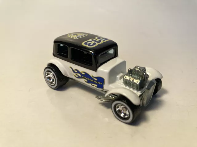 Loose Hot Wheels 32 Ford Vicky from 1999 Cop Rods series. Real Riders