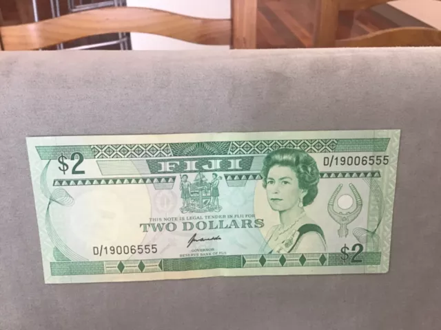 FiJi TWO dollar note (x2)