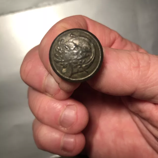 Ancien bouton de livrée  Chasse à Cours sanglier corps de chasse a identifier