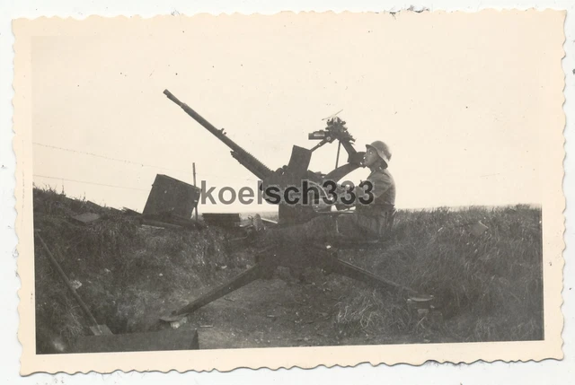 foto-soldat-der-wehrmacht-am-beute-flak-gesch-tz-in-feuerstellung-am