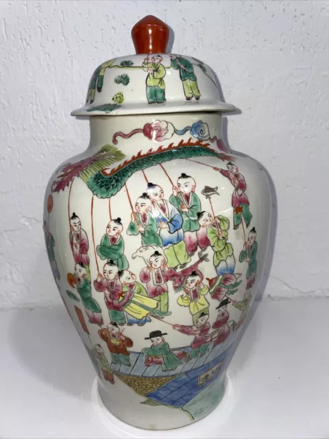 Ancien Grand Vase Couvert Dragon Enfant En Porcelaine De Chine Qing Famille Rose