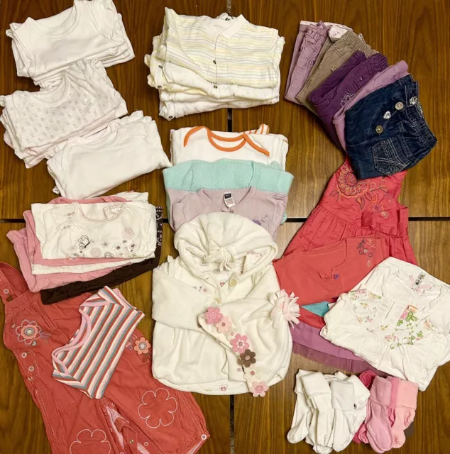 Abbigliamento bambina 9-12 mesi - pacchetto 53 pezzi (principalmente 100% cotone).