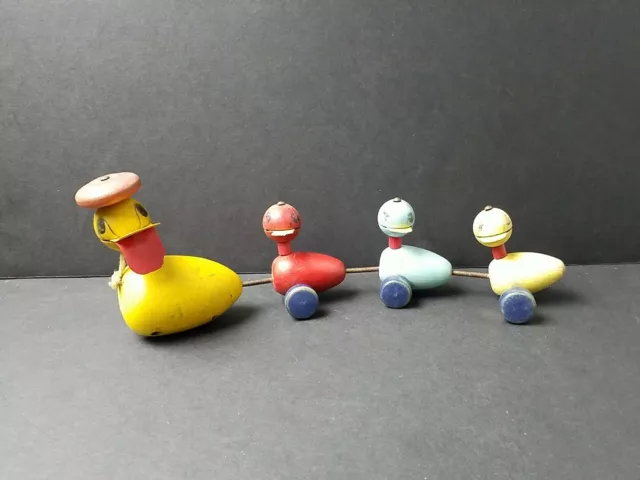 VTG 1940 Fisher Price Wooden Ducks Pull Toy Mama Duck & 3 Babies Quacky Family