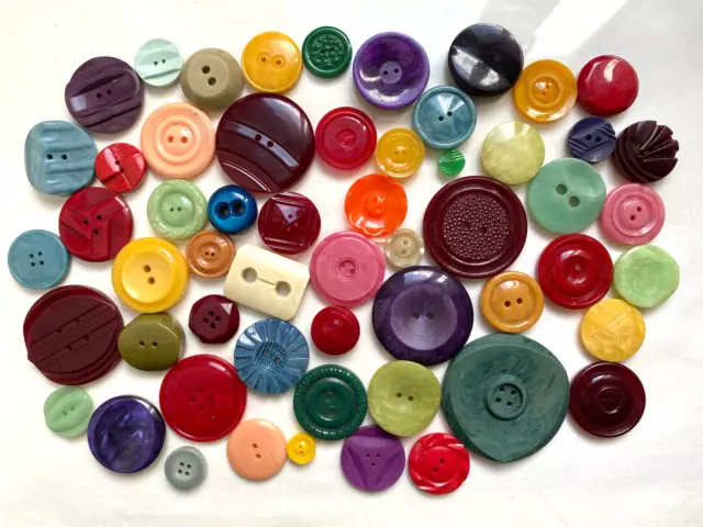 Lot de 56 boutons vintage 9 à 44 mm - Plastique bakélite années 40-50