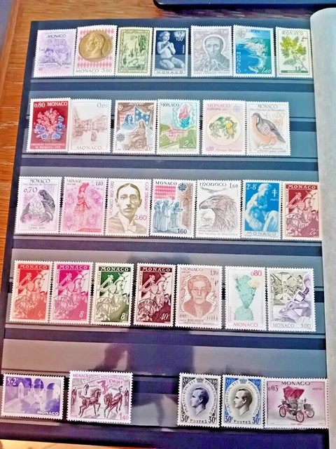 Lot de 32 timbres Monaco (Lot 32) - Non oblitérés mais sans gomme Etat Correct