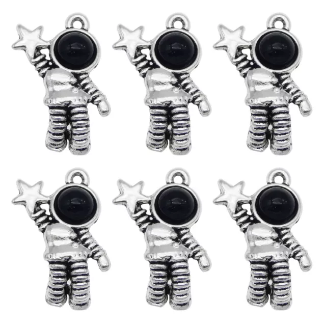 24 Stück Retro Silber Astronaut Charm Metall für Anhänger Schmuck DIY 21*14mm