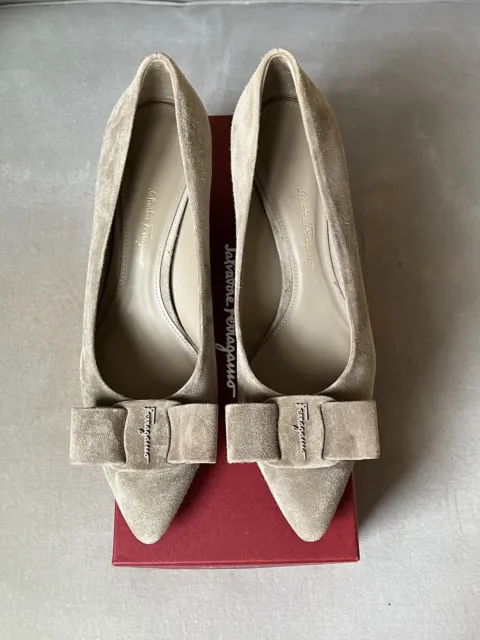 Beautiful Salvatore Ferragamo Viva Vara Gray Bow Pumps Heel Shoes 8.5 B New