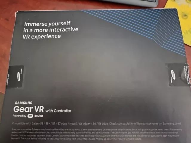 Samsung Gear VR with Controller - Powered by Oculus 2