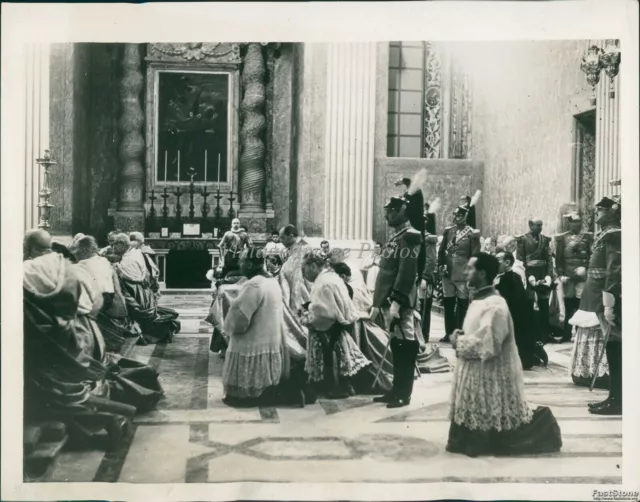 1939 Pope Pius Xii Kneeling Cardinals Mass Before Coronation Religious 7X9 Photo