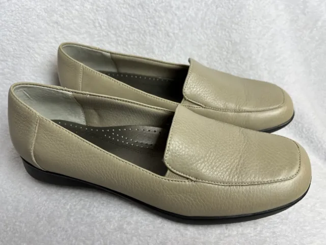 NEW Trotters Loafers Flats Women’s Size 9 M Beige Leather Shoes