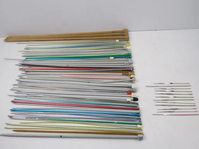Enorme lotto di 88 FERRI per MAGLIA metallo plastica legno UNCINETTO lavoro ai a