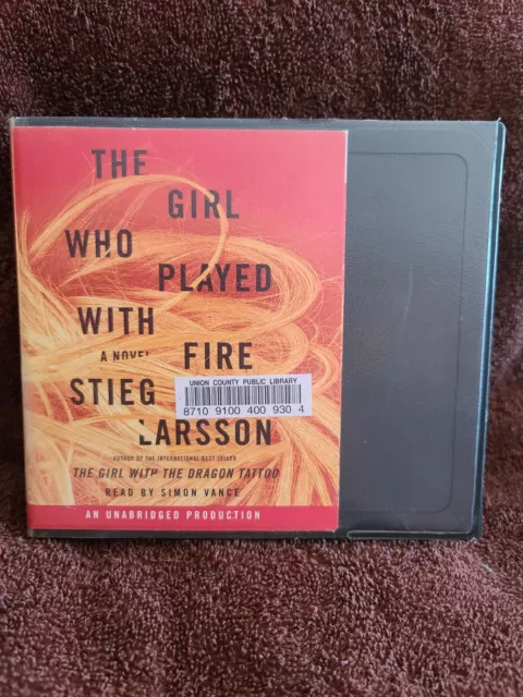 Livro The Girl Who Played With Fire de Stieg Larsson em Inglês, Livro  Nunca Usado 44885359