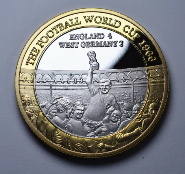 FOOTBALL WORLD CUP 1966 Dual Metal Silver & 24ct Gold Commemorative. Bobby Moore