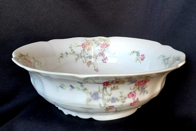 saladier en porcelaine de Limoges décor œillets myosotis vers 1900