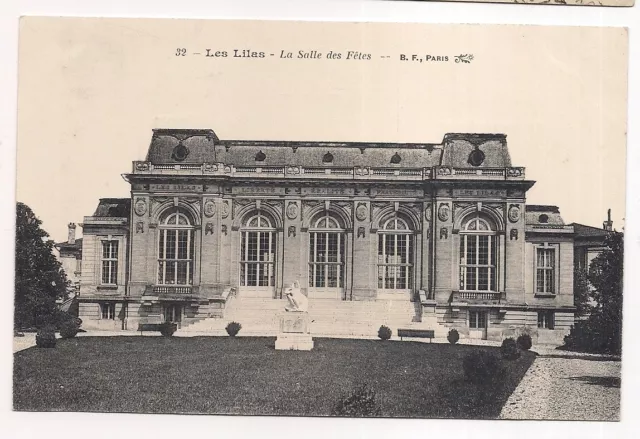 les lilas  , la salle des fêtes .