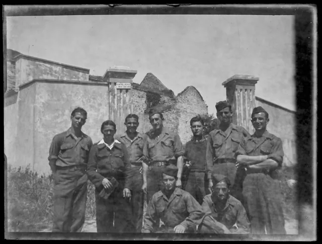 Plaque verre photo ancienne noir et blanc négatif 9x12 cm militaria soldats