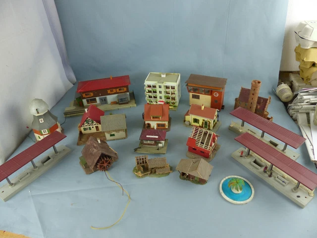 LOT DE 16 maquettes Ho 1/87 pour décor réseau train électrique gare