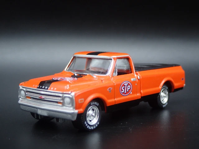 Miniature Chevrolet C30 Pick-up 1972 Avec Attelage - Échelle 1/64, Couleur Violet, Modèle Die-cast En Métal