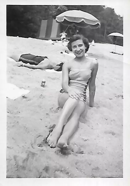 BEACH GIRL Woman SMALL FOUND PHOTOGRAPH Black And White ORIGINAL 37 51 P