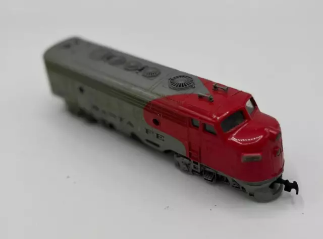 Bachmann ATSF Santa Fe EMD F-9 Diesel Locomotive - HO Scale