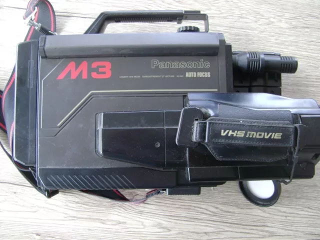 caméra panasonic M3 vhs movie rétro vintage dans sa malette rigide