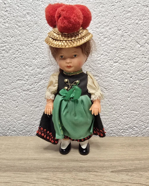POUPÉE DE COLLECTION TÊTE , MAINS ET PIEDS EN BISCUIT PEINT
