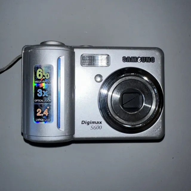 Samsung Digimax S600 6.0MP Compact Digital Camera - Silver