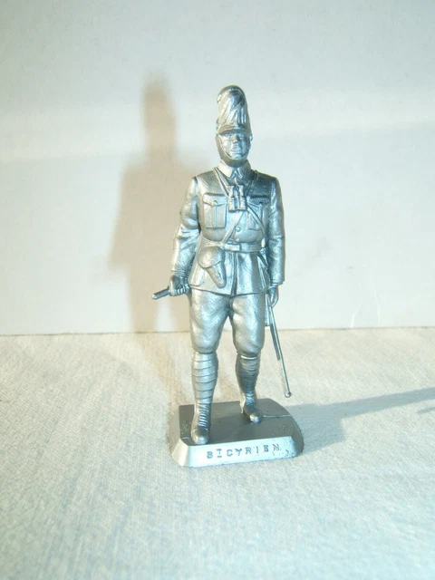 QUIRALU LES GRANDES ECOLES ~ SAUMUR / FIGURINE CAVALIER AVEC