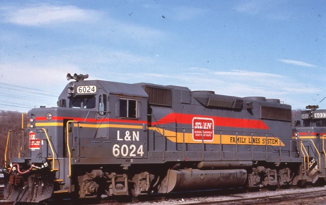 Duplicate  Train Slide Louisville & Nashville GP-38 #6024 04/1980 DeCoursey