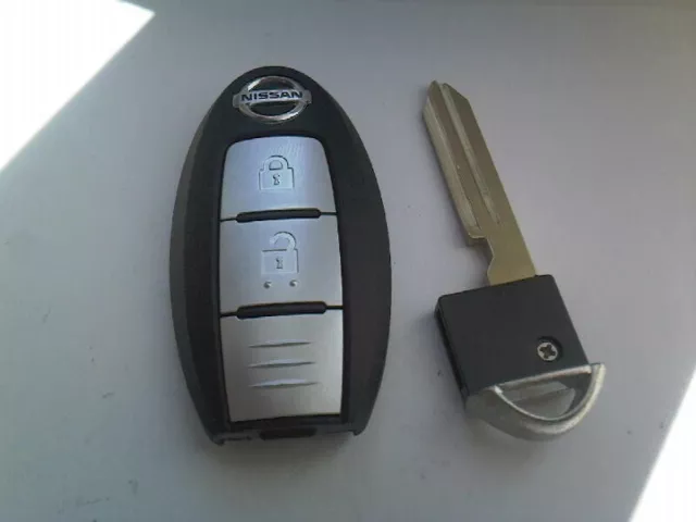 Genuine Nissan Leaf Juke Etc 2 Button Smart Remote Alarm Pullout Uncut Key Fob