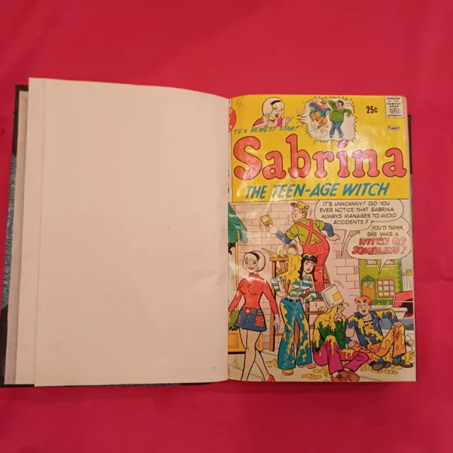 400 page book of Archie Comic Strips No 15 Sabrinatheteenagewhitch,ScoobyDoo + m