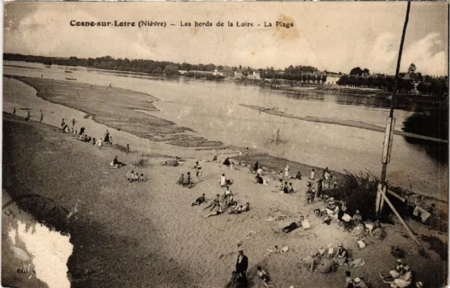 CPA COSNE-sur-LOIRE - Les bords de la Loire - La Plage (456618)