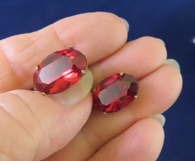 Vintage Red Cut Glass Earrings Set in Gold Tone Metal_ Screw Back (708)