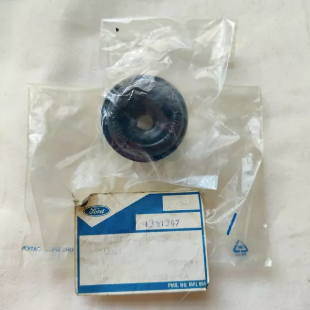 New Genuine Ford Focus MK2, C-Max, Rear Wiper Spindle Grommet 1381347. NOS.