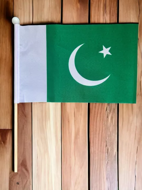 PAKISTAN 9x6 inch 22cm x 15cm MEDIUM HAND WAVING FLAG