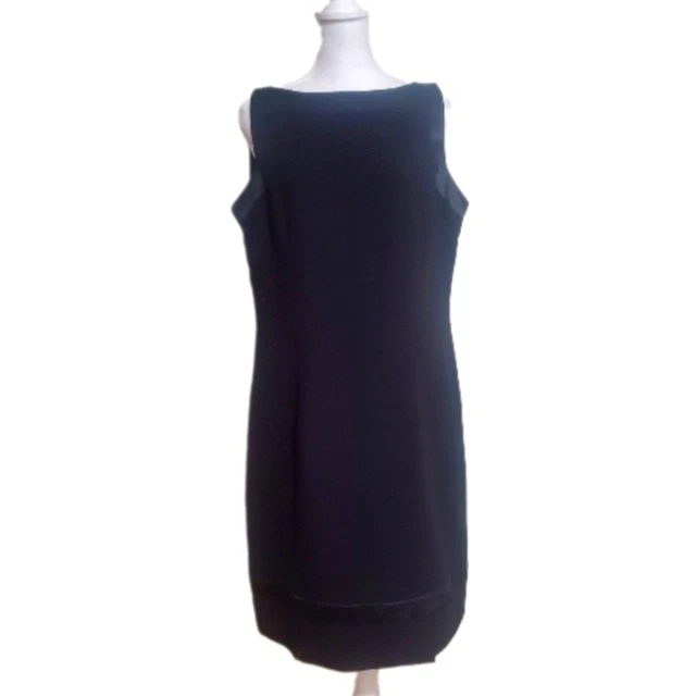 Amanda Smith Y2k era black sleeveless sheath evening knee length dress.  Size 14