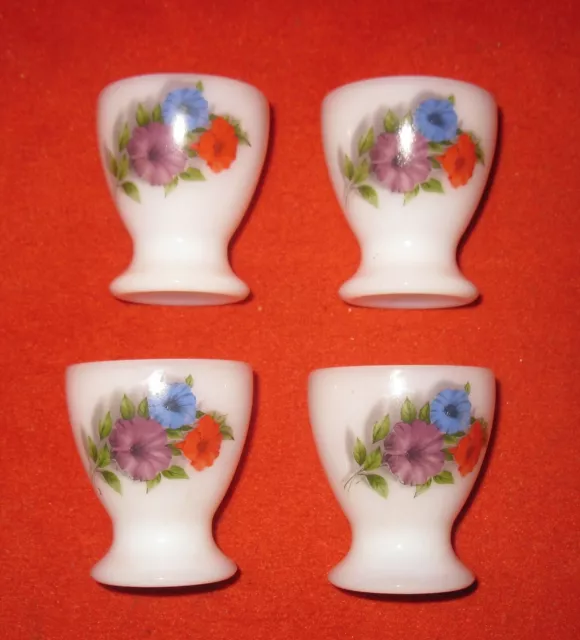 4 coquetiers anciens ARCOPAL verre opaline décor fleurs vintage années 1960 - 70