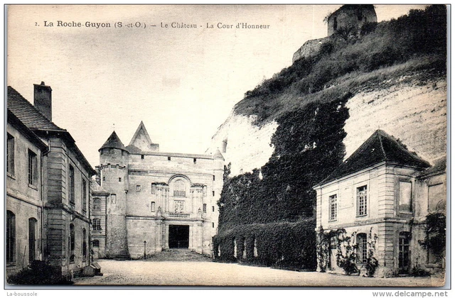 95 LA ROCHE GUYON - le chAteau - la cour d'honneur