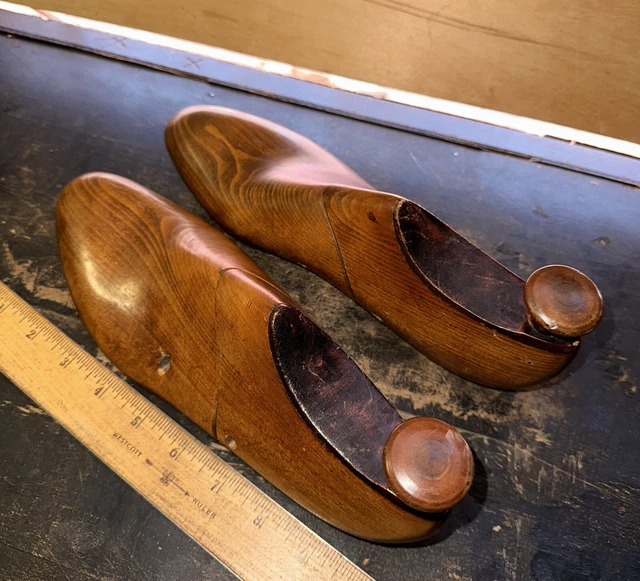 2 Vintage Woodright (Shoe Stretchers) size 7 1/2 C Composite pair.