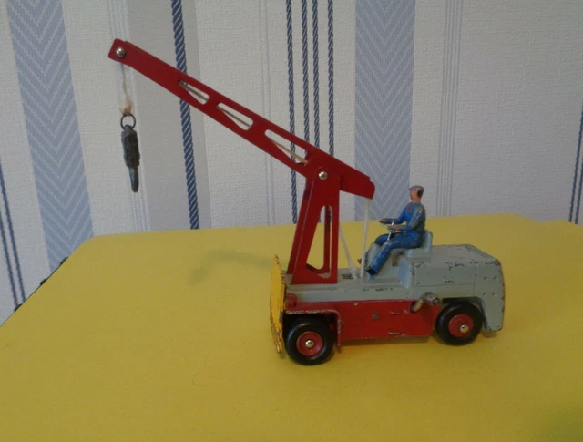 CAMP DEPREUX CASERNE DÉPANNAGE DINKY 1/43 ème BON ÉTAT 20X30cm ANNÉES
