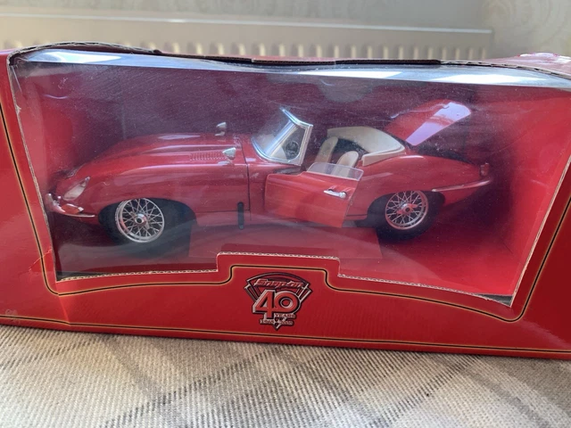 Miniature Norev 1/43 – Jaguar Type E 1961, Couleur Carmin Red (occasion)