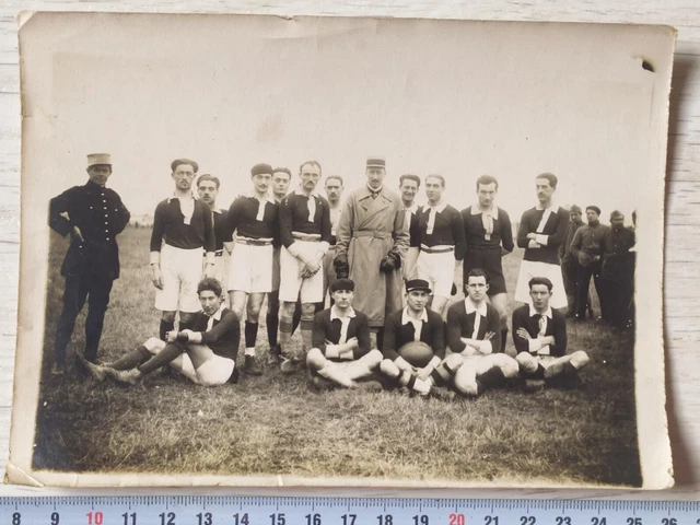 PHOTO ANCIENNE / Equipe de Football composé de Gendarme et/ou Militaire