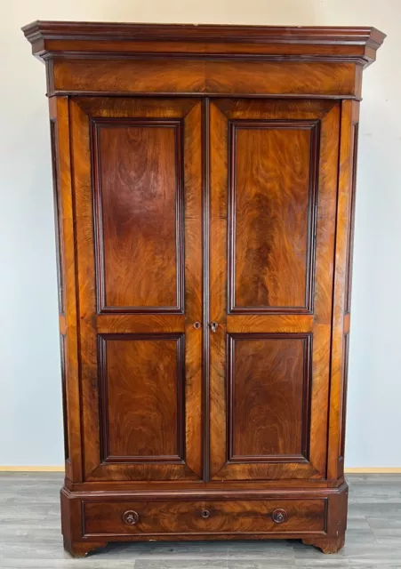 Impressive Antique French 2 Door Mahogany  Armoire Wardrobe  (LOT 2352)