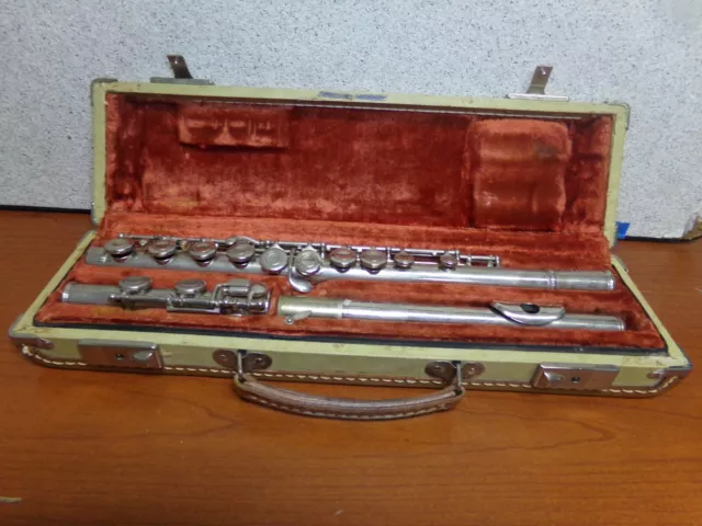 Vintage Artley Flute 551(ElkHart, IN) Silver Plated with Carrying case Vintage Artley Flute 551(ElkHart, IN) Silver Plated with Carrying case