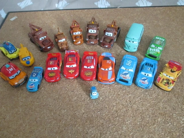 LOT de 19 voitures miniatures véhicules disney cars