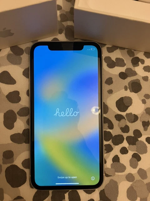 Apple iPhone 11 - 64GB - White (Unlocked) A2221 (GSM) MINT CONDITION