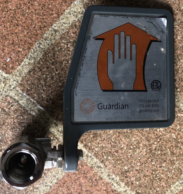 GUARDIAN EQUip AP600-101H Ball Valve with Flag Handle,1/2 In IPS Used ?out Of Ba