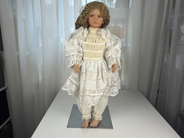 Poupée d'artiste poupée de collection en porcelaine 65 cm excellent état voir Poupée d'artiste poupée de collection en porcelaine 65 cm excellent état voir